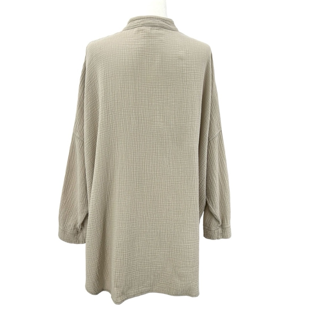 Black Crane Double Gauze Organic Cotton Square Shirt in Stone - Picture 3 of 8